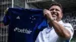 Ronaldo Fenômeno com a camisa do Cruzeiro (Reprodução/Internet)