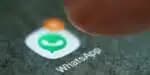Aplicativo Whatsapp sendo usado por uma pessoa (Reprodução/Internet)