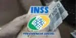 Aposentados e pensionistas recebendo dinheiro do INSS (Foto: Reprodução / Internet / Montagem AaronTuraTV)
