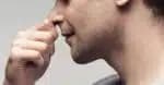 Dedo no nariz é mau hábito comum (Foto: Reprodução/ Internet)