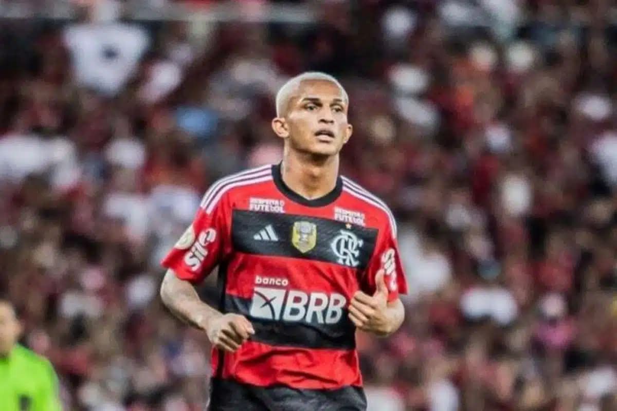 Wesley renova com o Rubro-Negro até 2028 (Foto: Alexandre Vidal/ Flamengo)