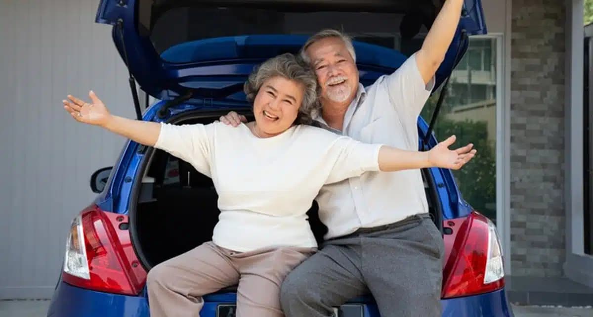Caso programa do governo entre em vigor, idosos poderão conseguir comprar veículos mais baratos (Foto: Reprodução/ FreePik)