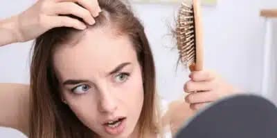 Truque caseiro com um ingrediente vai combater a queda de cabelo (Imagem Reprodução Canva)