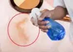 Como remover mancha de maquiagem da roupa branca (Foto: Reprodução/ Vanish/ Colagem)