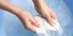 Dica simples para limpar roupas brancas encardidas sem precisar esfregar (Foto: Reprodução/Internet) 