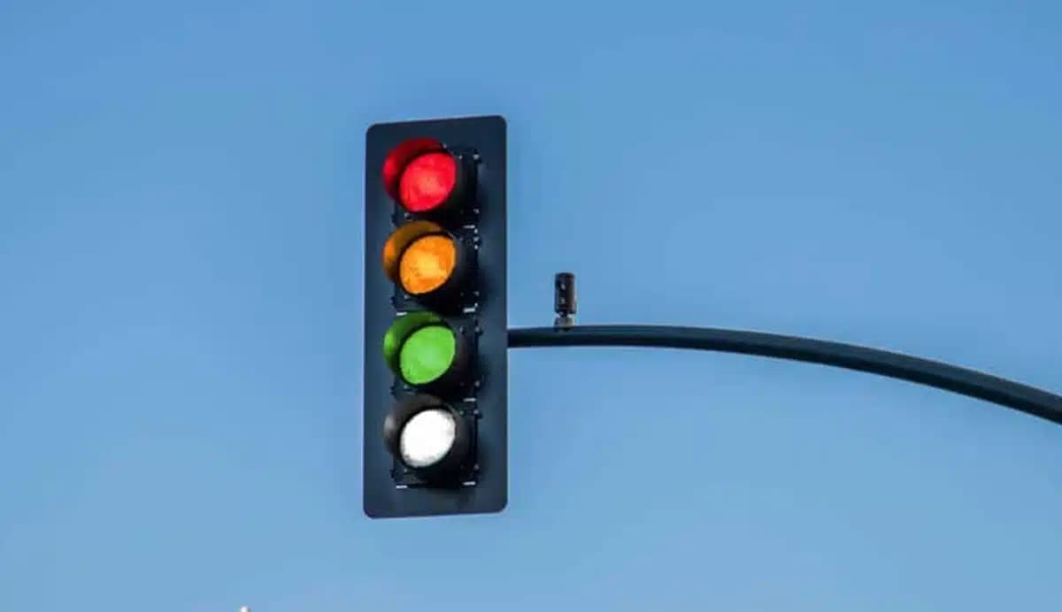 4ª cor do semáforo está em discussões e fase de experimentos (Foto: Reprodução/ Internet)