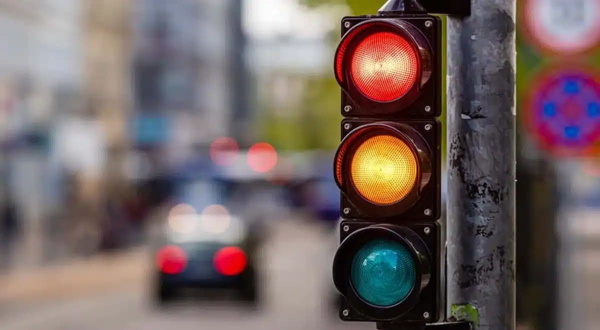 O semáforo tradiconal como conhecemos pode mudar (Foto: Reprodução/ Internet)