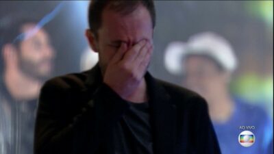 Chorão, Tiago Leifert não contém a emoção na final da Super Dança dos Famosos: “Chorei pra caramba”