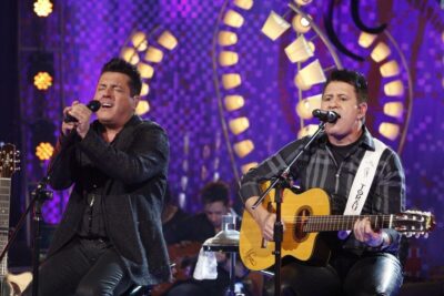 Bruno e Marrone expulsam famosa dupla sertaneja de camarim e cantora expõe verdade: “Apedrejadas”