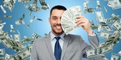 Especialista revela que é possível ficar milionário ganhando menos de cinco mil por mês; Confira como