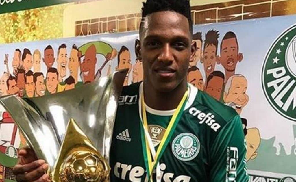 Yerry Mina foi campeão do Brasileirão 2016 pelo Palmeiras e está livre no mercado hoje (Foto: Reprodução/ SEP)