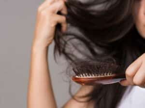 Mantenha uma alimentação equilibrada, faça exames, tome vitaminas e acabe com a queda de cabelo (Foto: Divulgação/Internet)