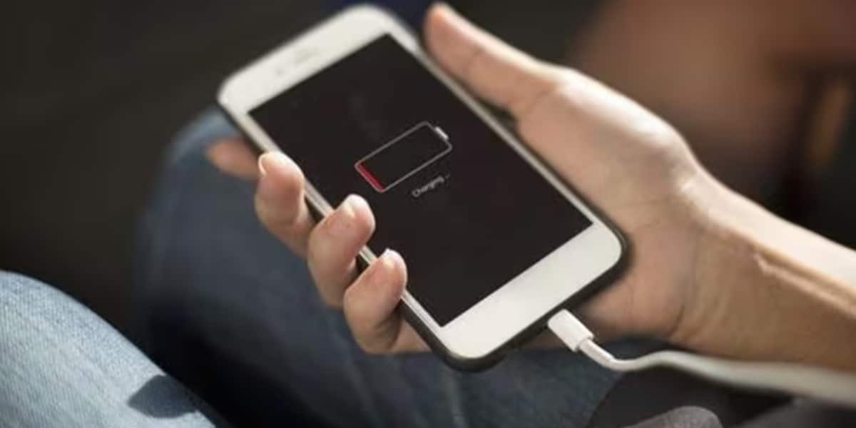 Smartphone Segure mais a carga de bateria do seu celular seguindo essas dicas (Foto: Reprodução/ Getty Images)