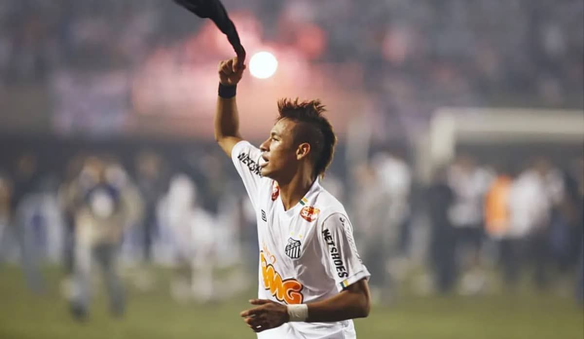 O craque da Seleção quando ainda jogava no Santos (Foto: Reprodução/ Divulgação/ Santos FC)