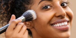 Fique sabendo o melhor truque de maquiagem para cobrir rugas e olheiras!
