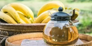 Aprenda a fazer esse chá de banana, ele é rico em antioxidantes e também ajuda a dormir melhor