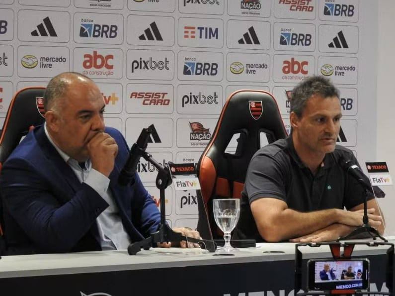 O Vice-presidente do Flamengo e o diretor do clube de futebol carioca se posicionaram após as falas do técnico da Seleção Brasileira (Foto: Fred Gomes / ge)