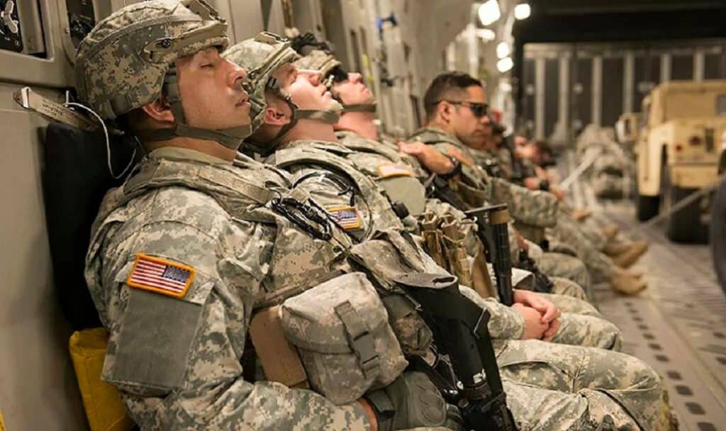 Técnica do exército americano para DORMIR RÁPIDO: Saiba como dormir em menos de 2 minutos