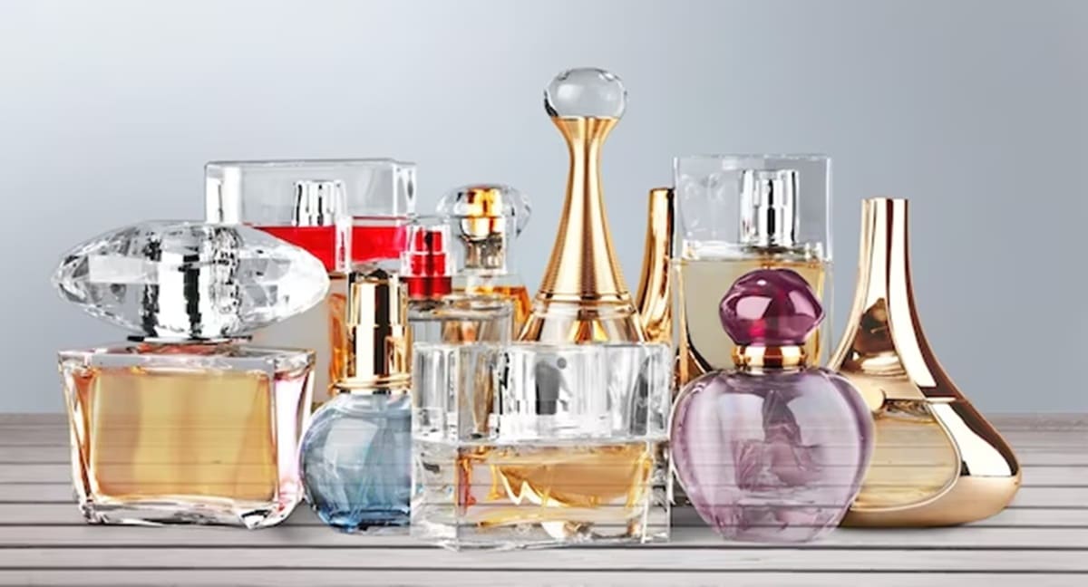 Perfumes femininos diversos (Foto: Reprodução/ FreePik)