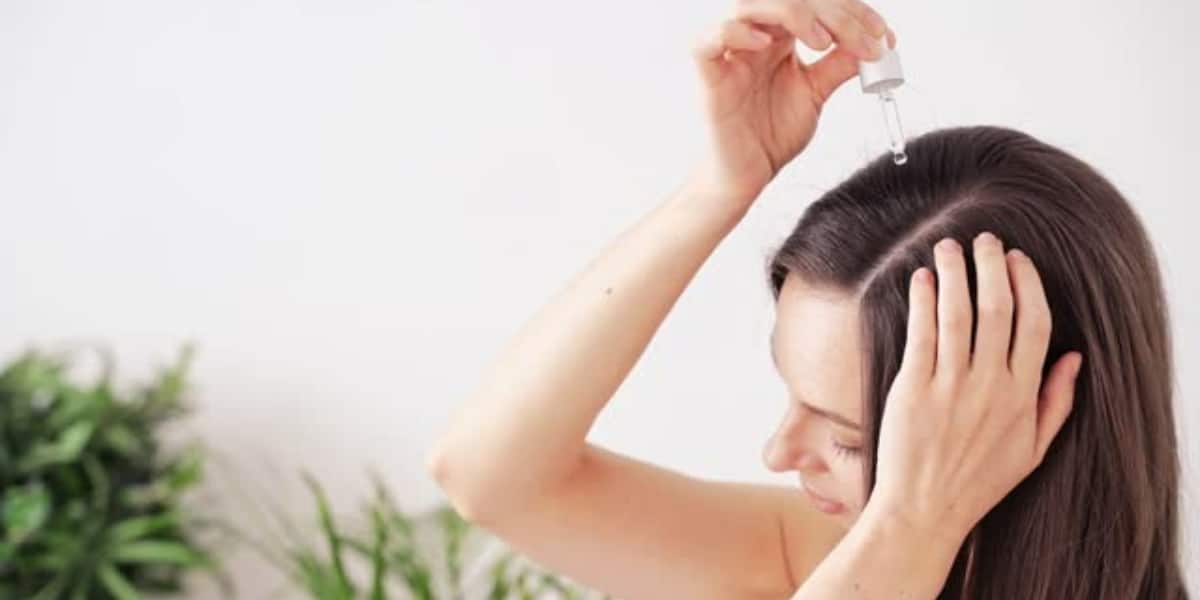 Esses 3 óleos essenciais podem eliminar os grisalhos do cabelo (Foto: iStock)