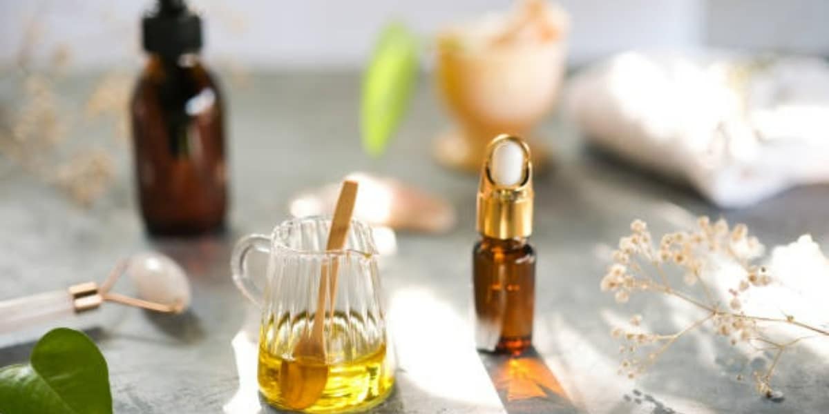 Veja como esses óleos essenciais podem ajudar o seu cabelo (Foto: iStock/Tugba Ozturk)