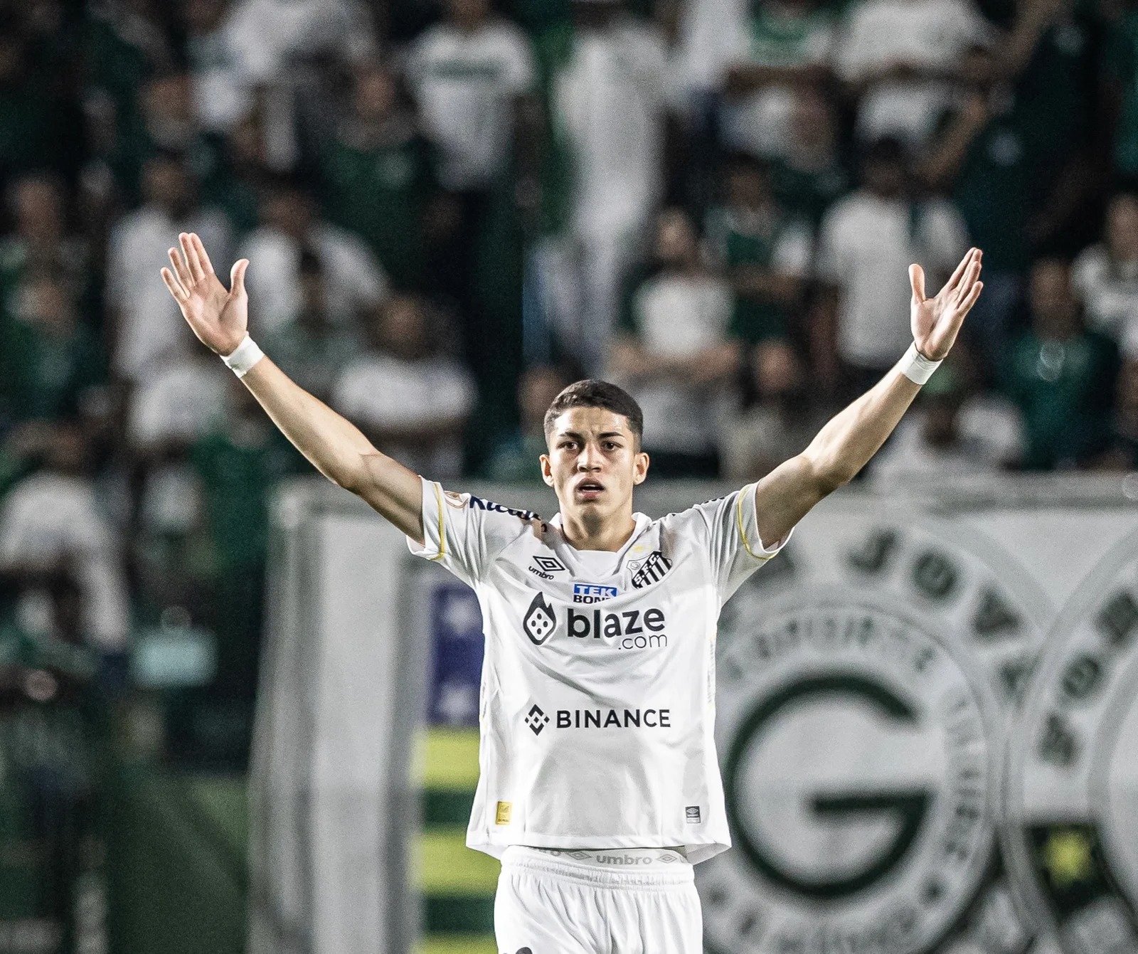 O famoso jogador de futebol do Santos vem chamando atenção de clubes internacionais (Foto: Raul Baretta / Santos FC)