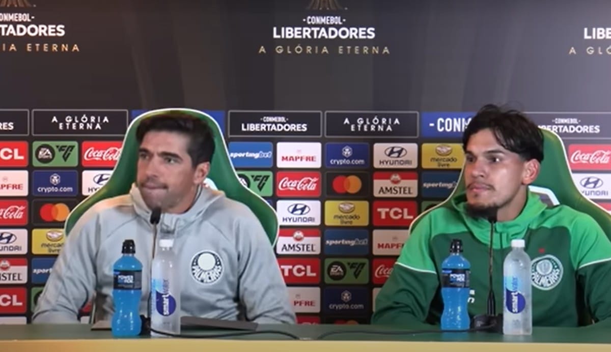 Abel ao lado de Gustavo Gómez em coletiva após vitória na Libertadores (Foto: Reprodução/ YouTube)