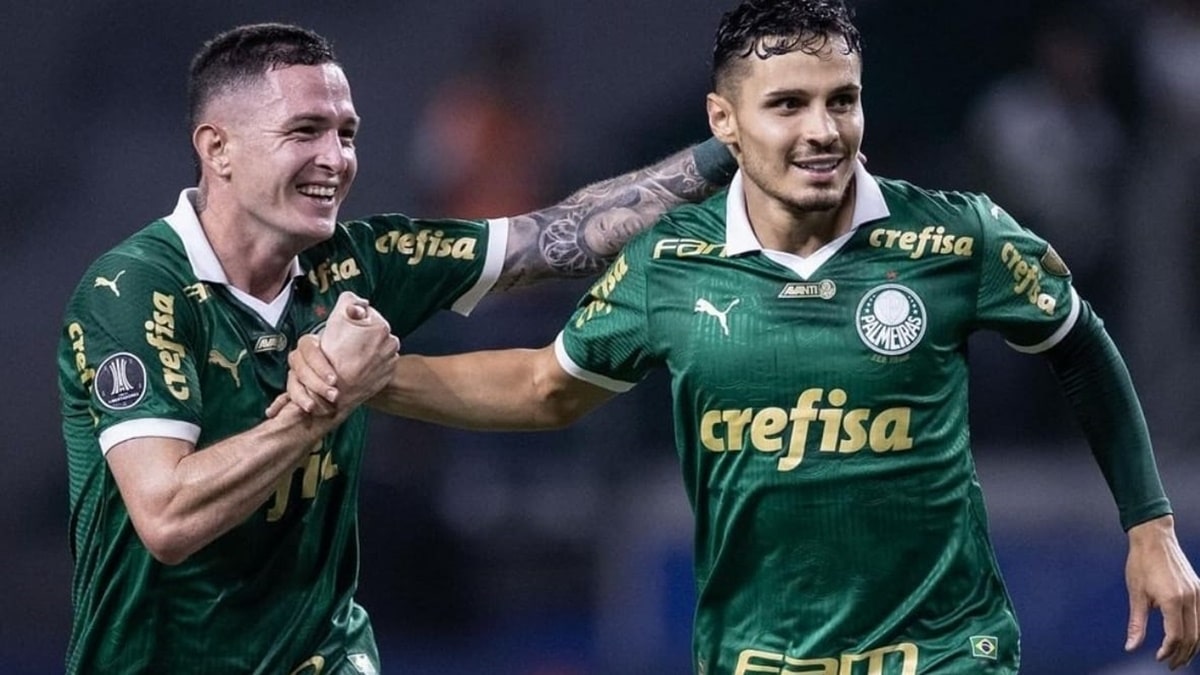 Aníbal Moreno e Veiga se cumprimentam em partida do Palmeiras (Foto: Reprodução/ Cesar Greco/ SEP/ Instagram)