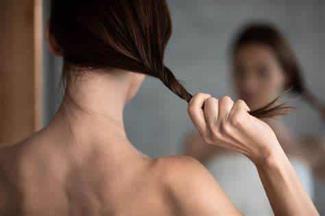 Saiba como deixar seus cabelos finos mais fortes com 12 dicas 