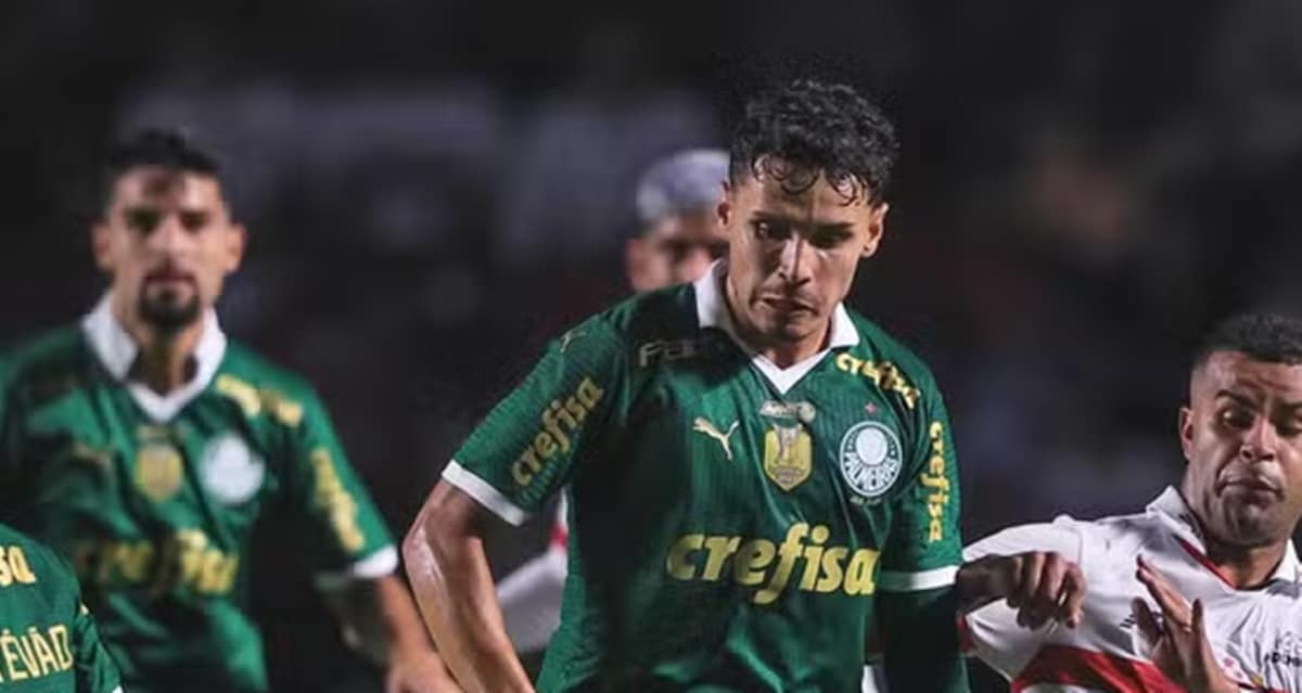 Raphael Veiga abre o jogo sobre jejum de gols no Palmeiras e fase enfrentada nos jogos (Foto: Reprodução/ Ettore Chiereguini/ AGIF)